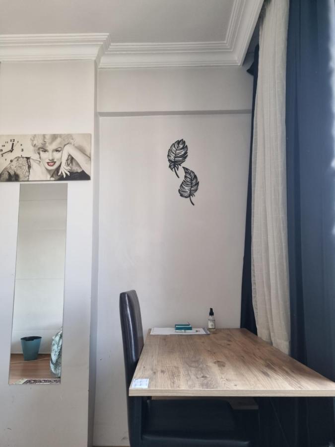 A Single Room in Home, одноместная комната в доме, Chambre simple, Habitación individual Istambul Exterior foto